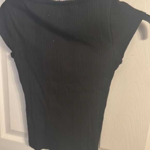 BDG Top NWOT With Flaw Pictured Size. Small - Picture 4 of 5